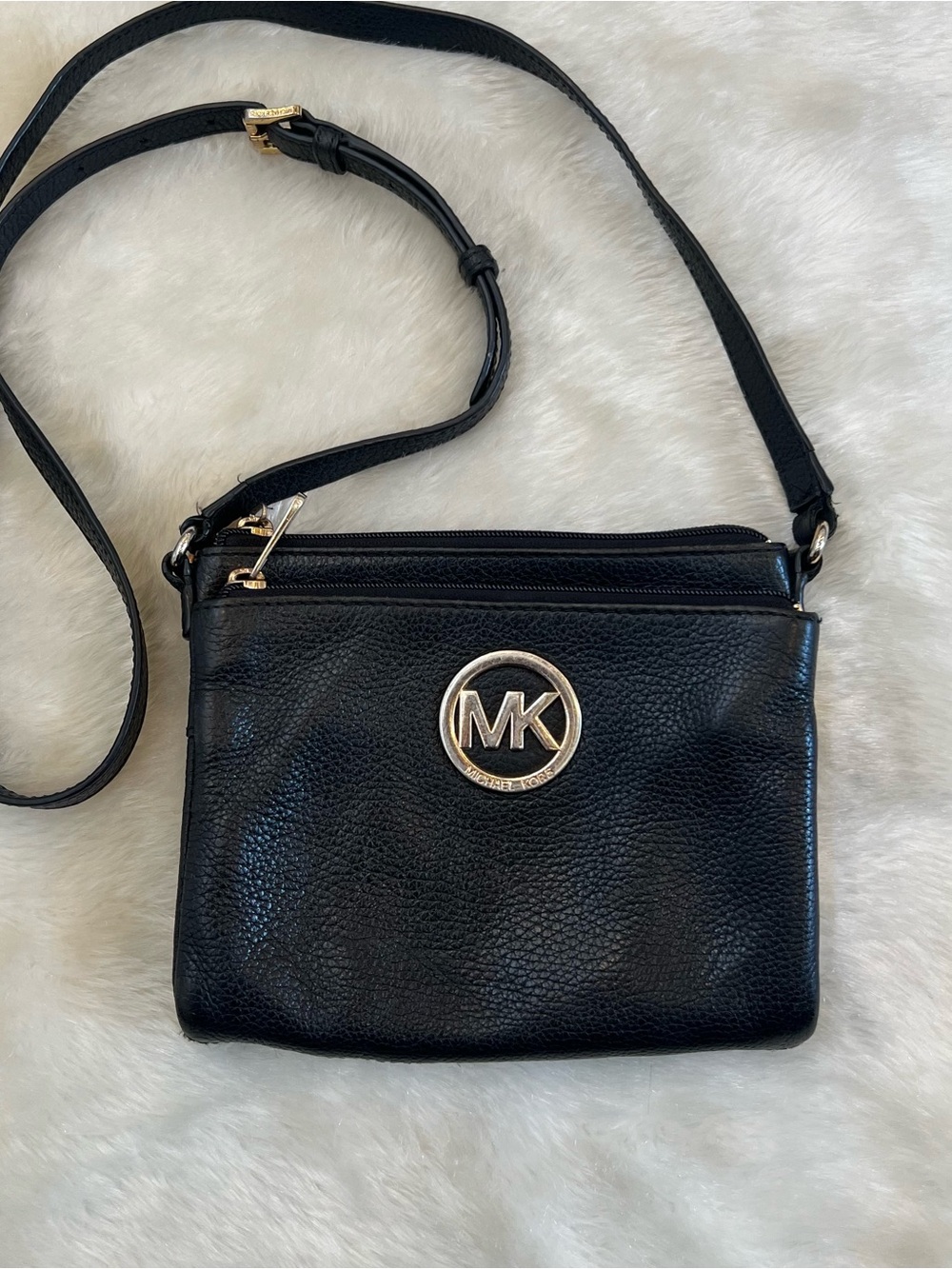 Michael Kors Fulton Black Pebbled
Leather Crossbody